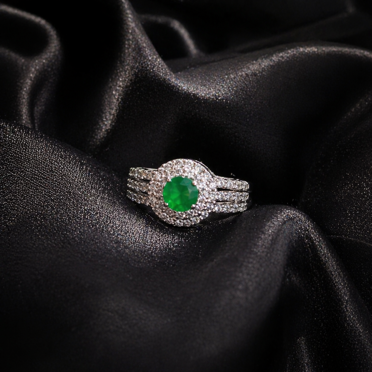 Éclat Halo Rings