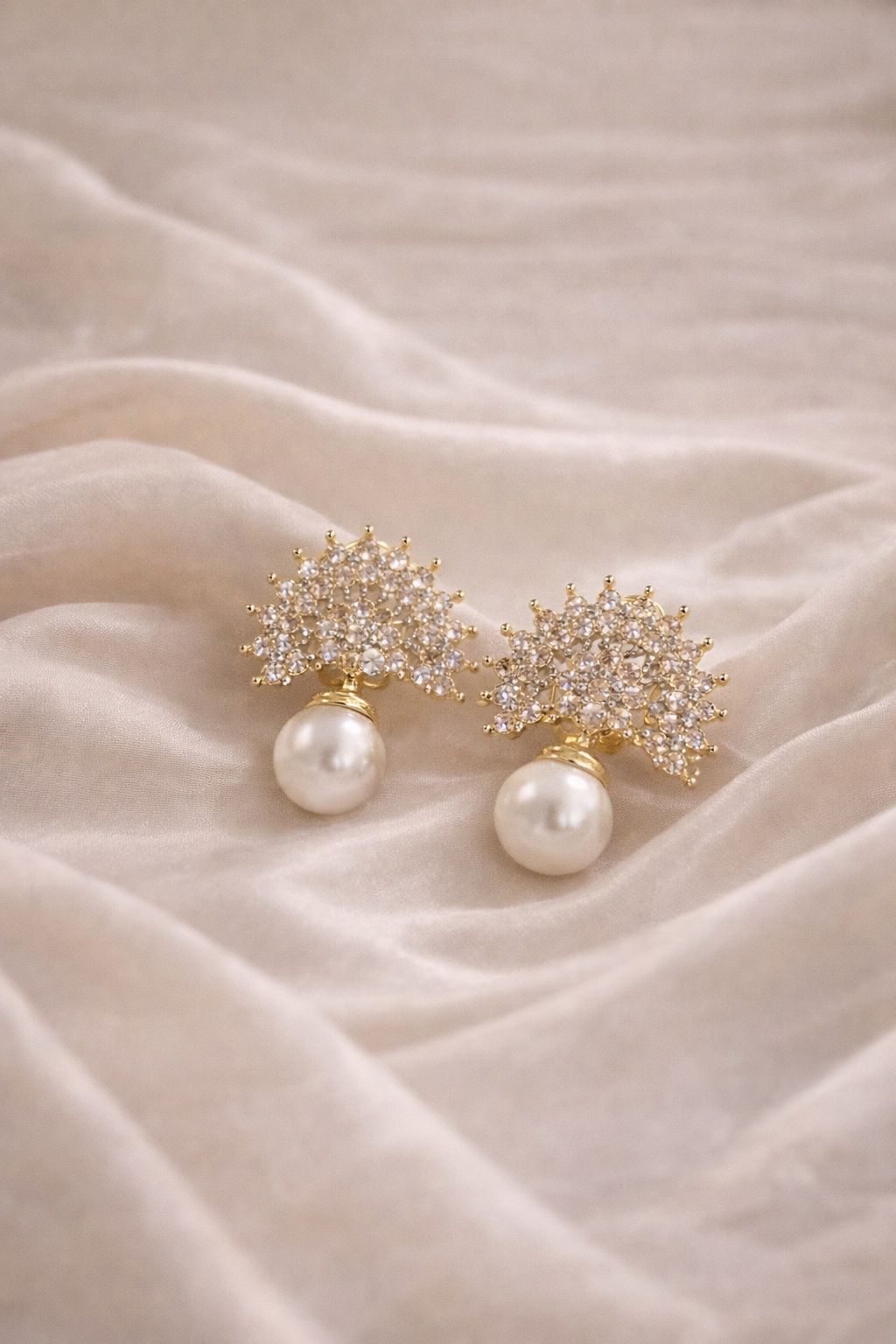 Aura Pearl Earrings